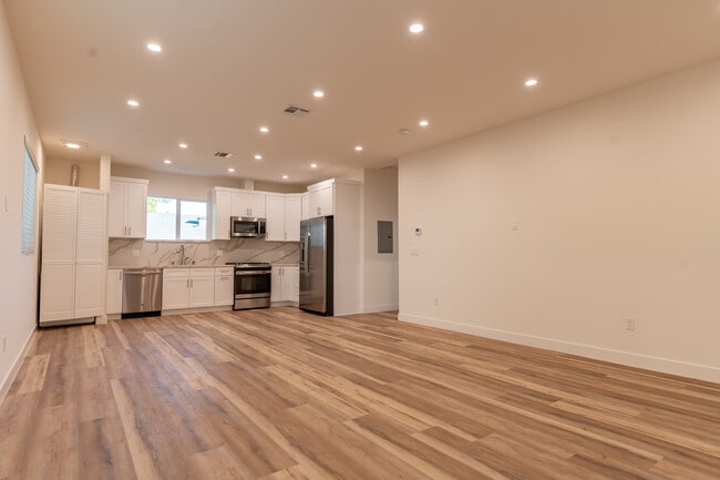 12940 Oberlin St in Sylmar, CA - Building Photo - Building Photo