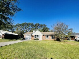 111 Hancock St in Hinesville, GA - Building Photo