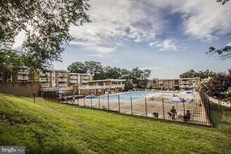 2625 Wagon Dr in Alexandria, VA - Building Photo - Building Photo