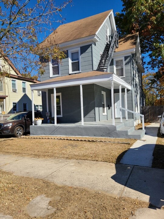 207 N 7th St in Millville, NJ - Building Photo