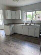 712 Glen Rd in Sparta, NJ - Foto de edificio - Building Photo