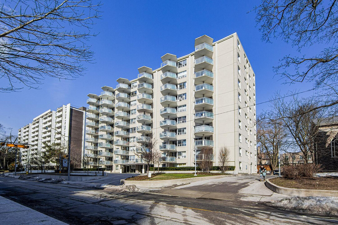 40 Delisle Apartments in Toronto, ON - Building Photo