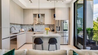 1030 15th St in Miami Beach, FL - Building Photo