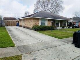 3611 Huntlee Dr in New Orleans, LA - Building Photo