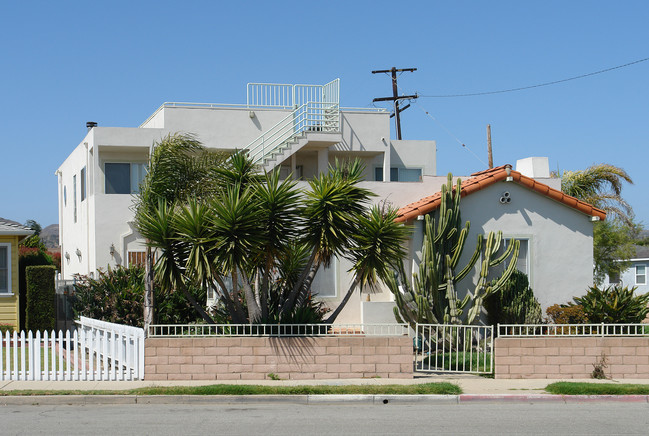 2449 Channel Dr in Ventura, CA - Foto de edificio - Building Photo