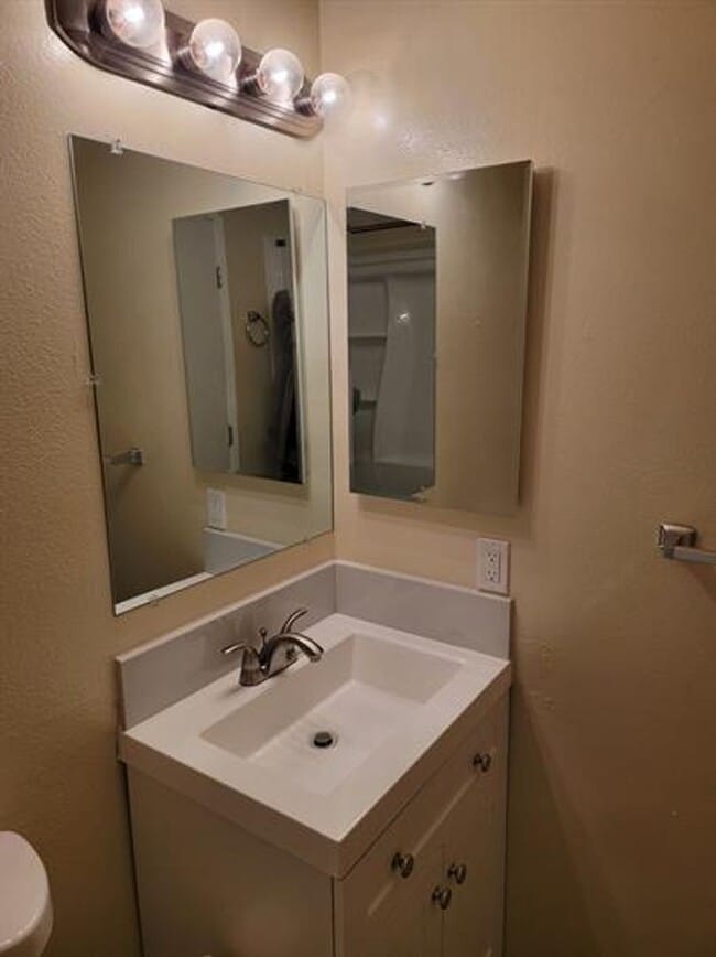 11571 Garnet Way in Auburn, CA - Building Photo - Building Photo