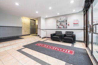 Wentworth Arms in Ottawa, ON - Building Photo - Lobby