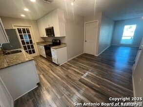 4606 Avenida Prima St in San Antonio, TX - Building Photo - Building Photo