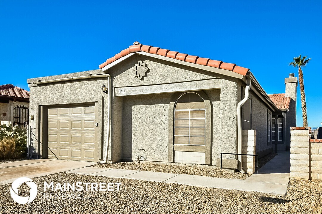 2389 Los Feliz St in Las Vegas, NV - Building Photo