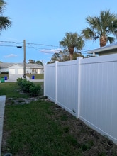 393 S Wimbrow Dr in Sebastian, FL - Foto de edificio - Building Photo