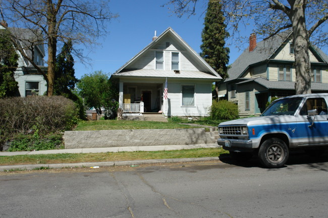 1124 W Nora Ave in Spokane, WA - Foto de edificio - Building Photo