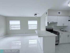 2725 Middle River Dr in Fort Lauderdale, FL - Building Photo - Building Photo