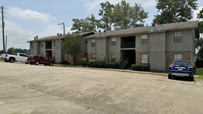 815 Downing Pines Rd in West Monroe, LA - Foto de edificio - Building Photo