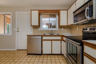 8596 Ashwell Rd in Chilliwack, BC - Building Photo - Building Photo