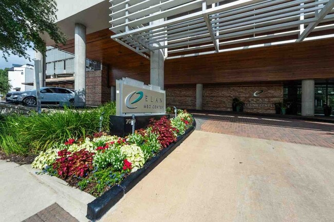 Elan Med Center in Houston, TX - Foto de edificio - Building Photo