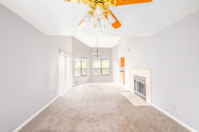 Laurel Grove Apartment Homes in Orange Park, FL - Foto de edificio - Interior Photo