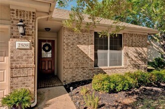 2508 Sonoma Cove in Austin, TX - Foto de edificio - Building Photo