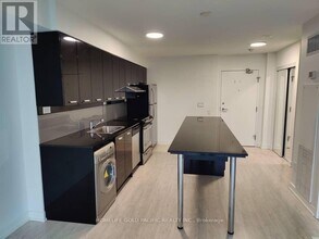 19 Singer Ct in Toronto, ON - Building Photo - Building Photo