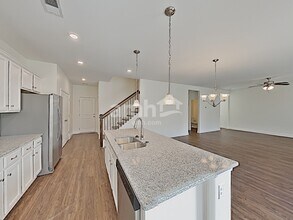 717 Cyprus Ave in Loganville, GA - Foto de edificio - Building Photo