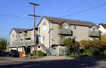 15059 Burbank Blvd in Van Nuys, CA - Building Photo - Building Photo