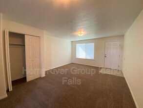 3184 Chasewood Dr in Ammon, ID - Building Photo - Building Photo