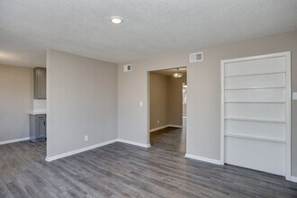 1344 S St Paul St in Wichita, KS - Building Photo - Building Photo
