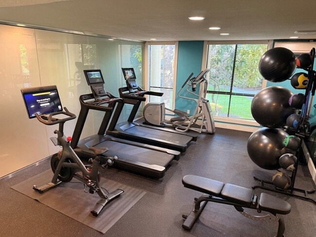 12 Central Square in Bellevue, WA - Building Photo - Building Photo