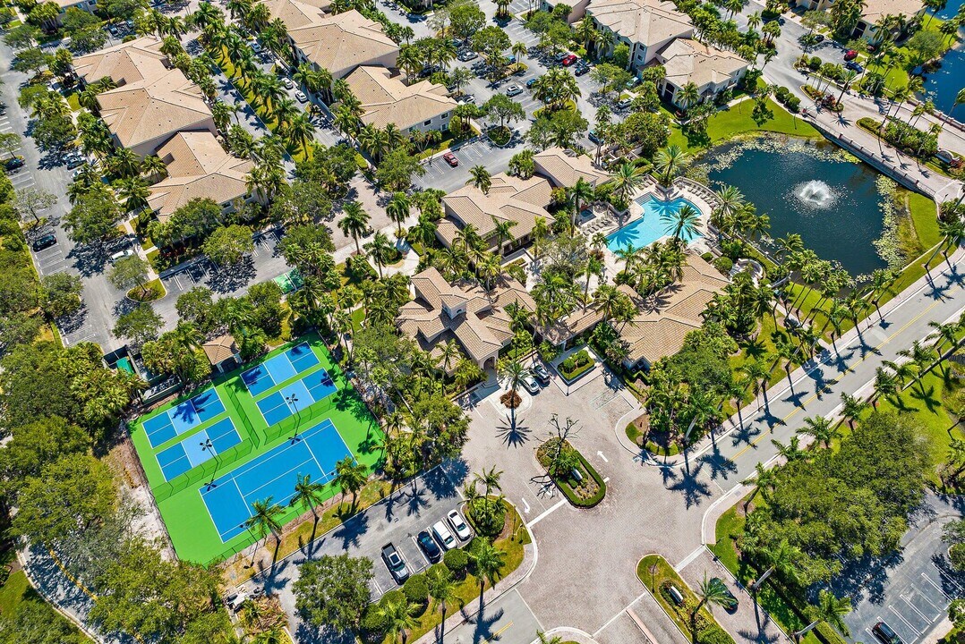 2803 Sarento Pl in Palm Beach Gardens, FL - Foto de edificio