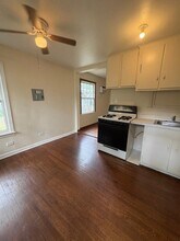 210 Claremont Ave, Unit B in San Antonio, TX - Foto de edificio - Building Photo