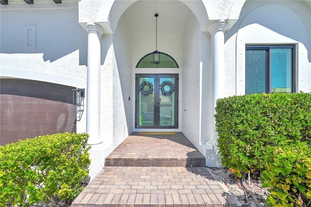 7565 SW 190th St in Cutler Bay, FL - Building Photo