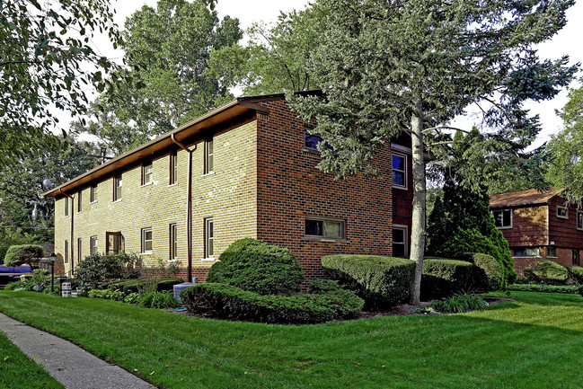 Catalpa Park Manor in Royal Oak, MI - Building Photo - Building Photo