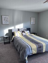 2410 Middleton Grove Dr in Brandon, FL - Building Photo