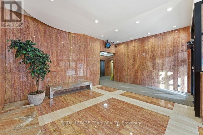 475 Laurier Ave W in Ottawa, ON - Building Photo - Building Photo