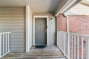 1400 Gandy Blvd N in St. Petersburg, FL - Building Photo