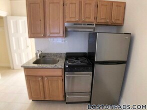 62 Boylston St, Unit 216 in Boston, MA - Building Photo - Building Photo