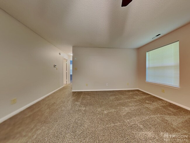6346 Cradle River Dr in Indianapolis, IN - Foto de edificio - Building Photo