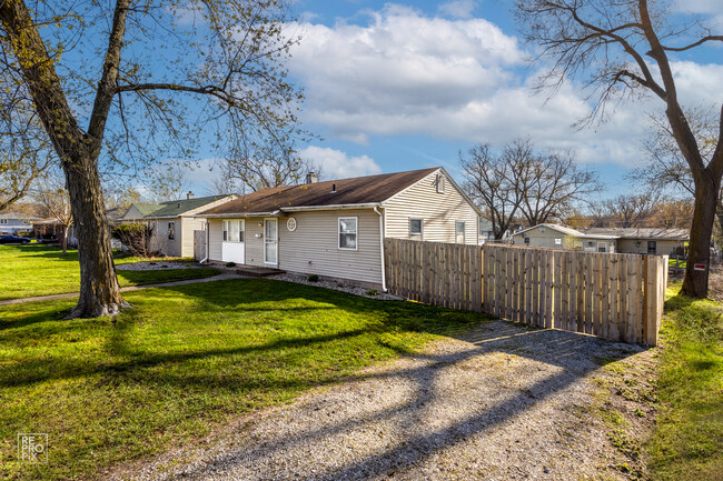 335 S Grand Blvd in Gary, IN - Building Photo - Building Photo