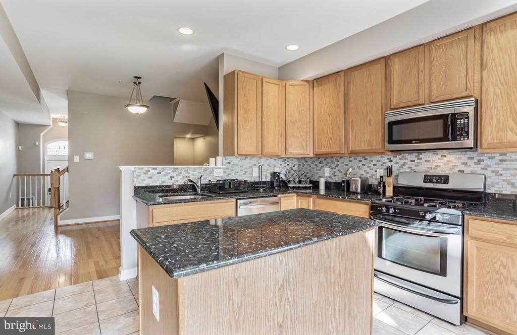 111 N Chester St in Baltimore, MD - Building Photo