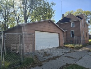 71 Lafayette St in Waterloo, IA - Foto de edificio - Building Photo