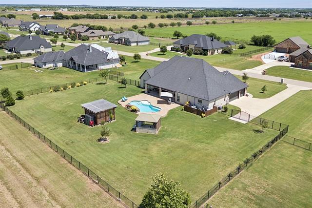 8604 Tuscan Wy in Godley, TX - Foto de edificio