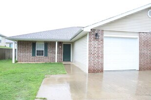 20901 Hartsburg Ln in St. Robert, MO - Building Photo