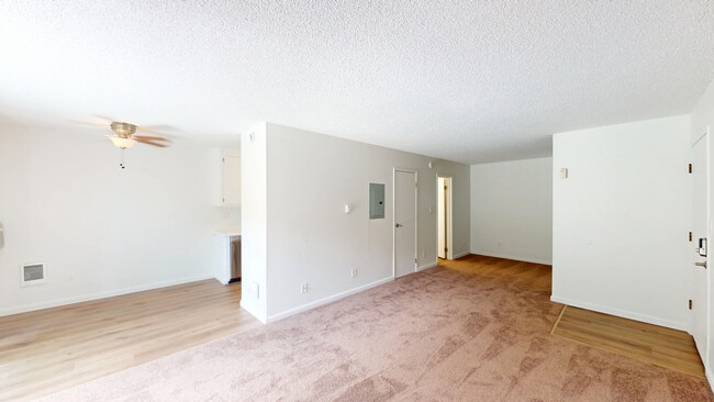 541 Alameda del Prado in Novato, CA - Building Photo - Building Photo