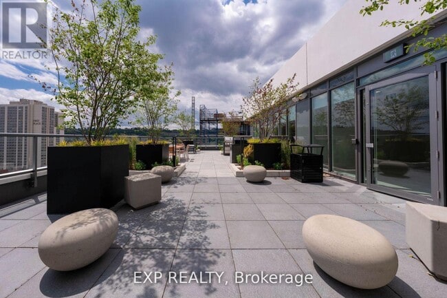 property at 212 King William St