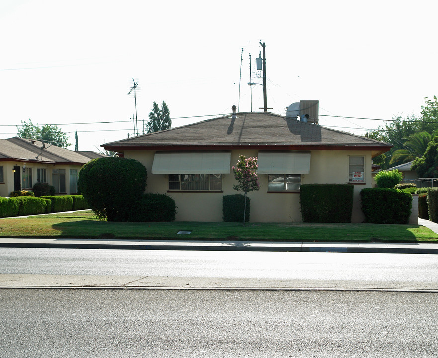 2434-2450 N 1st St in Fresno, CA - Foto de edificio