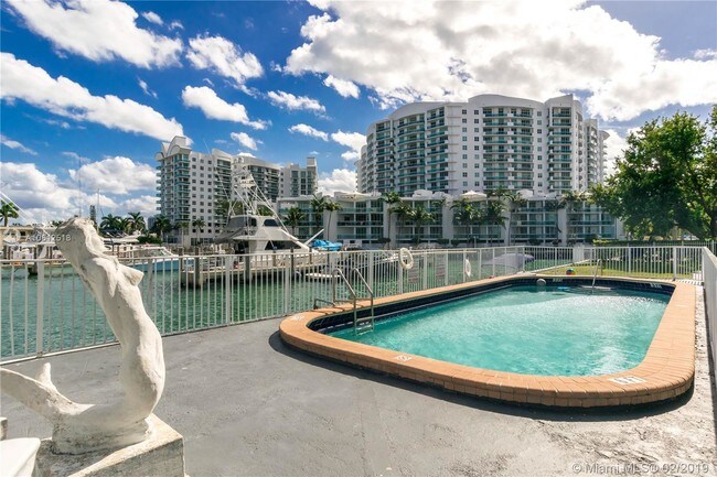 7917 West Dr-Unit -27 in North Bay Village, FL - Building Photo - Building Photo