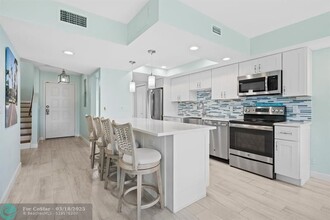 1111 George Bush Blvd in Delray Beach, FL - Foto de edificio - Building Photo