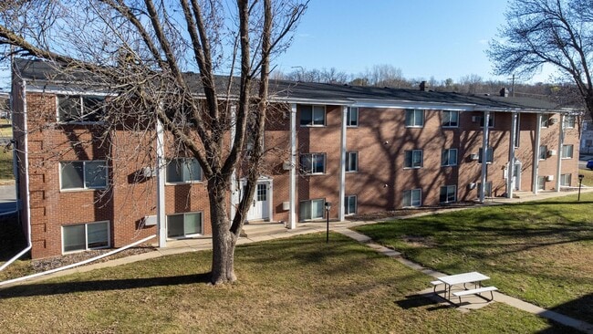 417 27th St NE in Rochester, MN - Building Photo - Building Photo