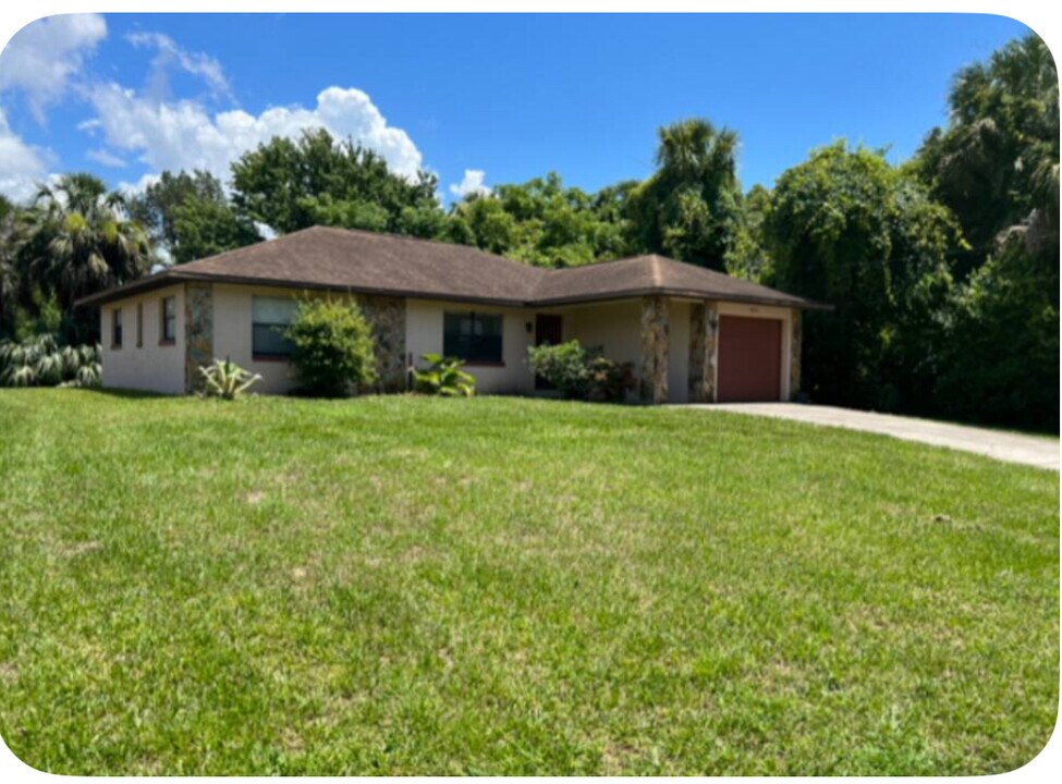 4055 N Little Hawk Point in Crystal River, FL - Building Photo