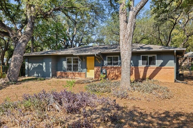 property at 5008 Glencoe Cir