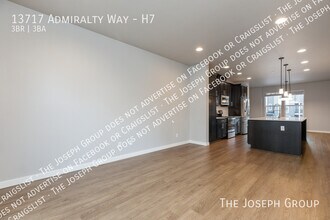 13717 Admiralty Way in Lynnwood, WA - Building Photo - Building Photo